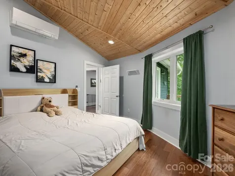 63 Beverly Road W Asheville NC 28806