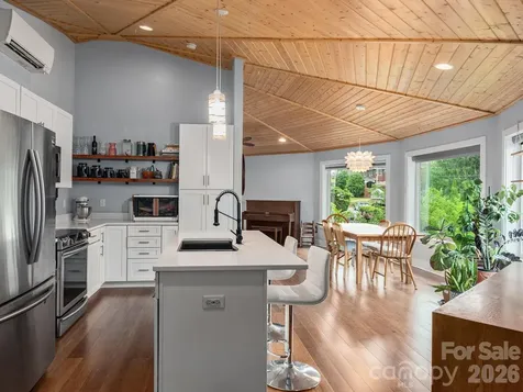 63 Beverly Road W Asheville NC 28806