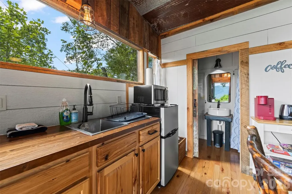 553 Paradise Mountain Road Canton NC 28716