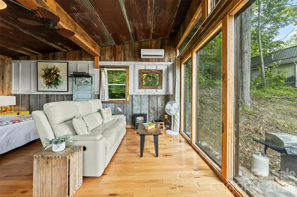553 Paradise Mountain Road Canton NC 28716