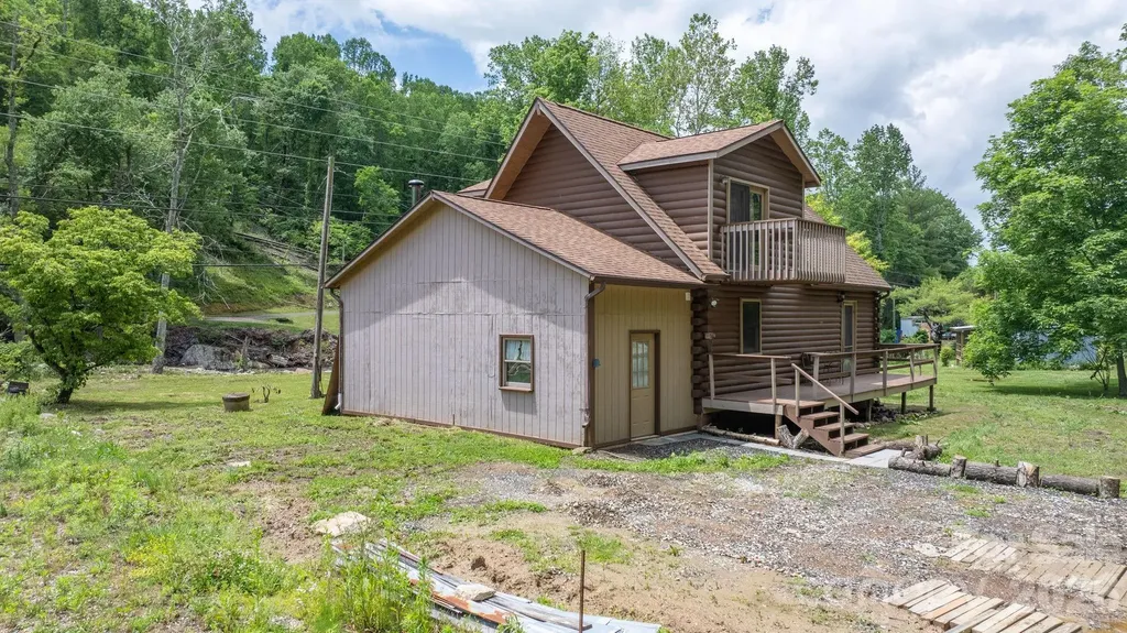 3206 Fork Mountain Road Bakersville NC 28705