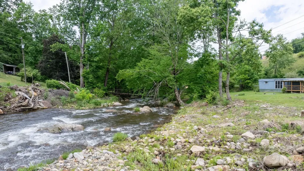 3206 Fork Mountain Road Bakersville NC 28705