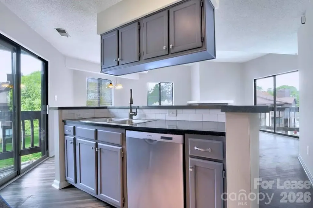 8121 Cedar Glen Drive Charlotte NC 28212