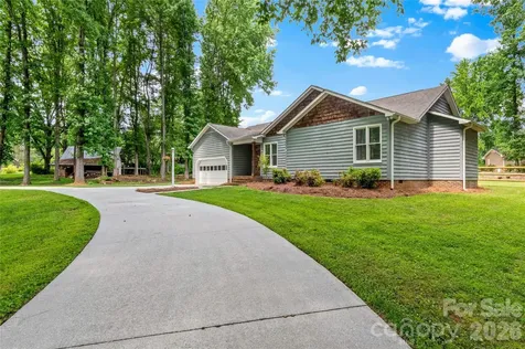 168 Whitehead Drive Advance NC 27006