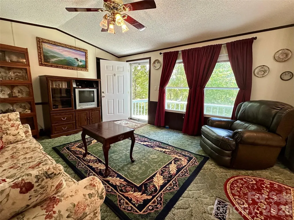 572 Blue Ridge Gem Stone Road Spruce Pine NC 28777