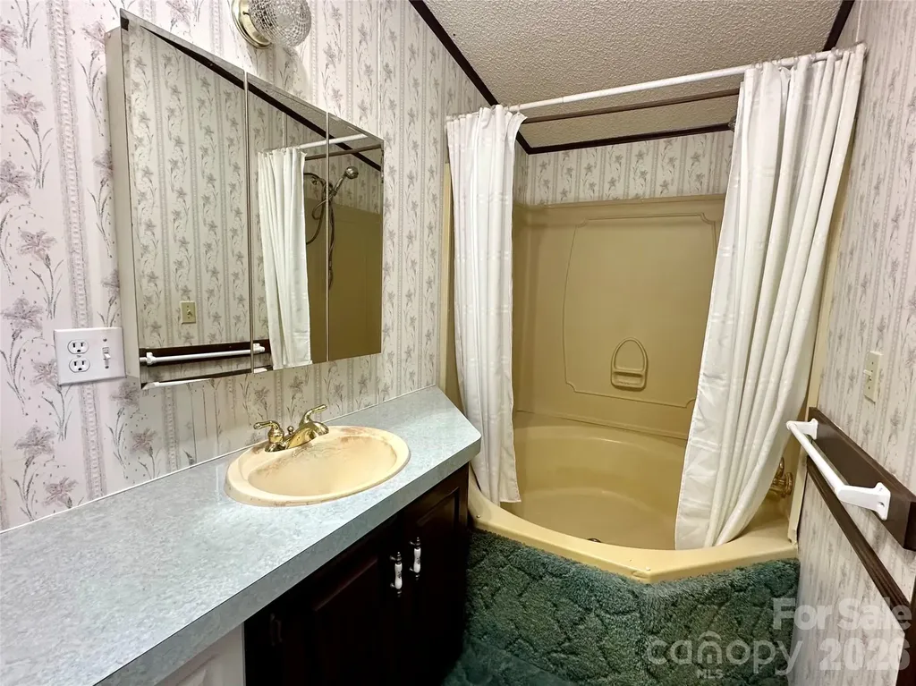 572 Blue Ridge Gem Stone Road Spruce Pine NC 28777