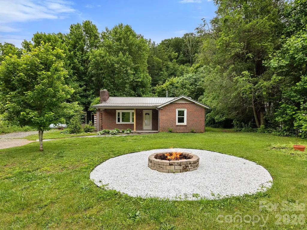 205 Old Fort Road Fairview NC 28730