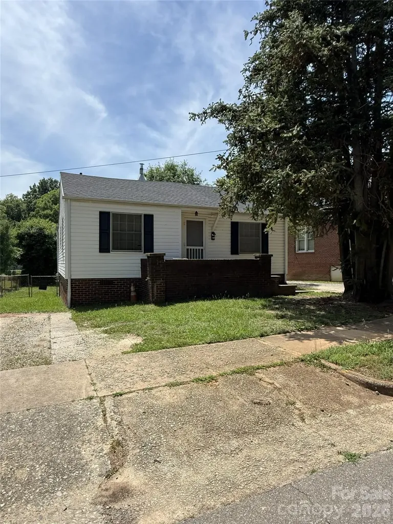 312 S Race Street Statesville NC 28677
