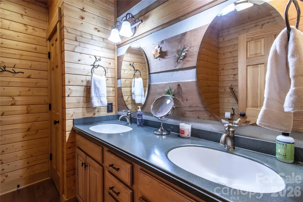 82 Sky Vista Lane Hendersonville NC 28792