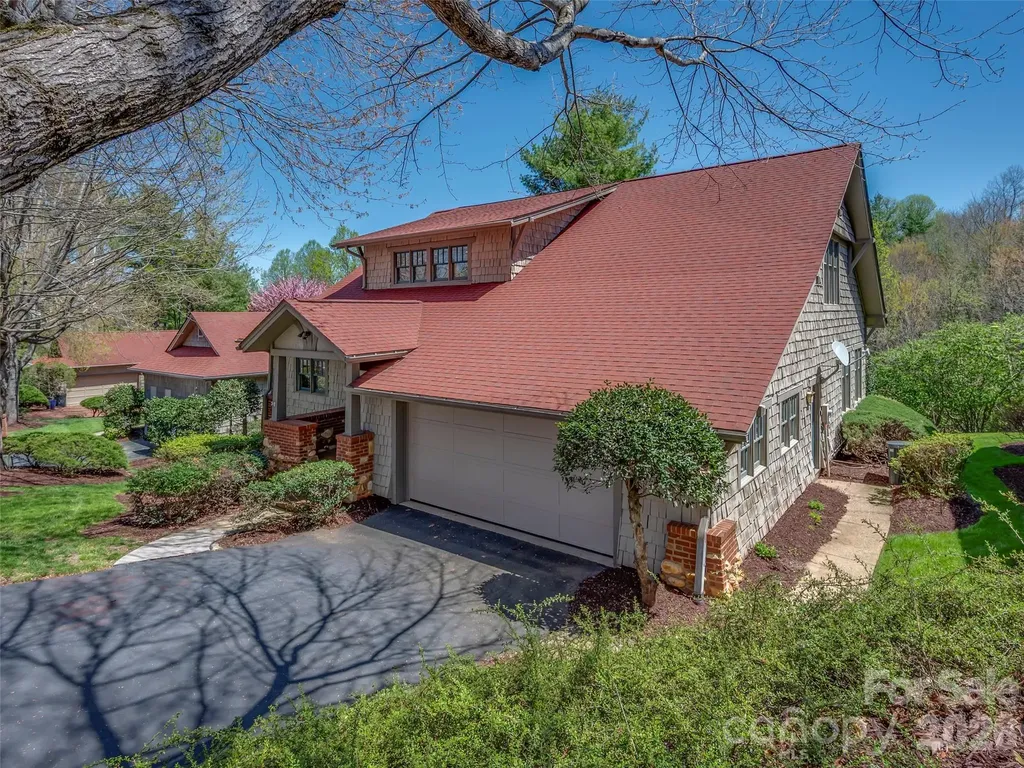 19 Lacoste Drive Hendersonville NC 28739
