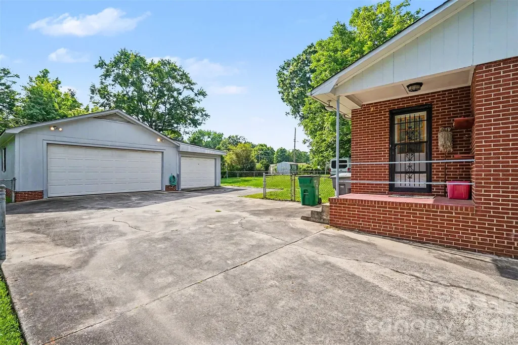 400 Briarwood Drive Charlotte NC 28215