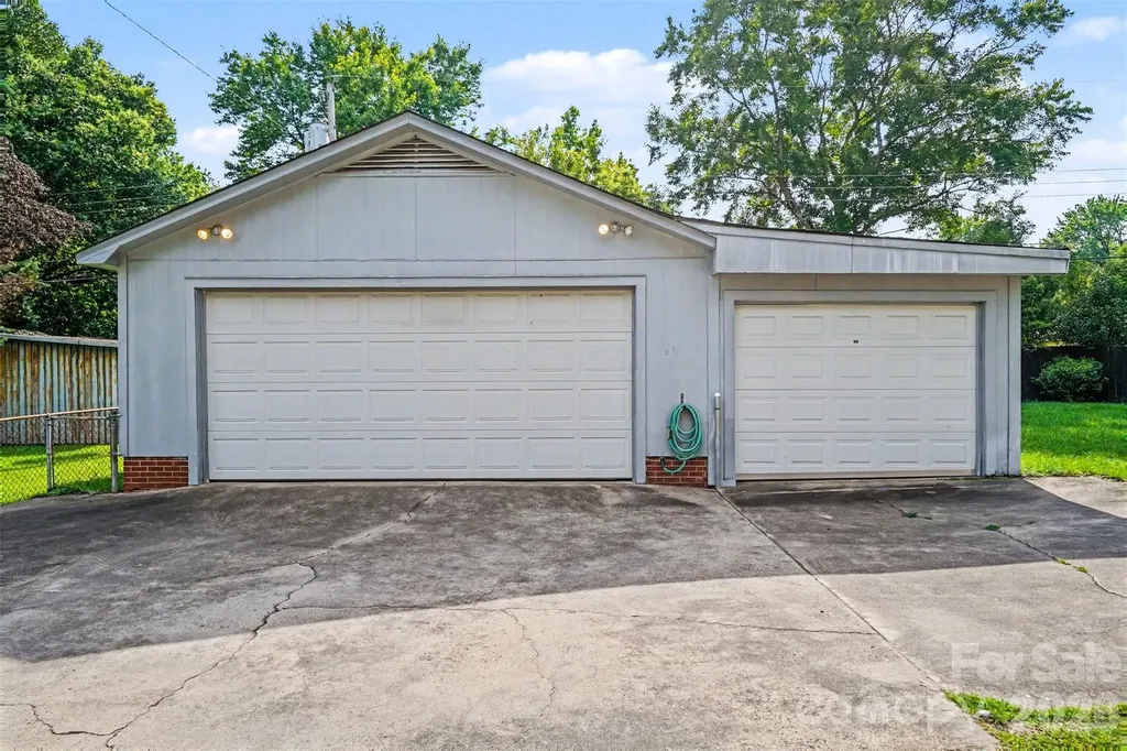 400 Briarwood Drive Charlotte NC 28215