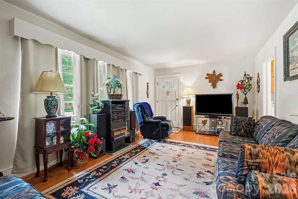400 Briarwood Drive Charlotte NC 28215
