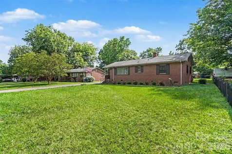 400 Briarwood Drive Charlotte NC 28215