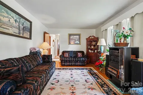 400 Briarwood Drive Charlotte NC 28215