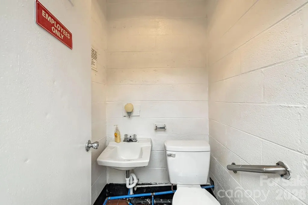 670 Oak Avenue Spruce Pine NC 28777