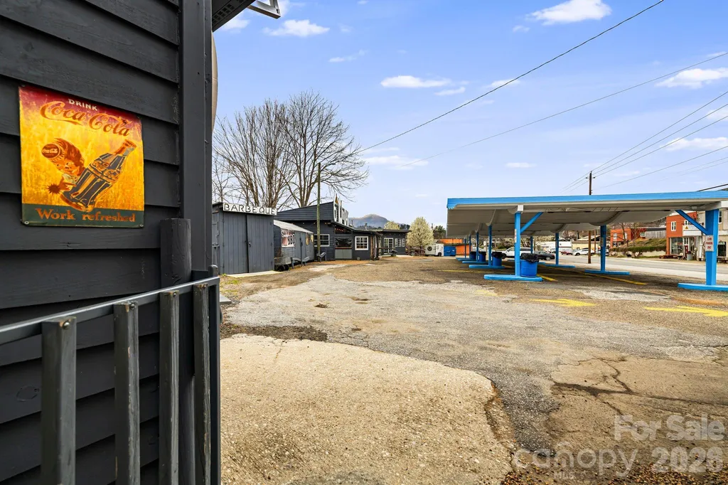 670 Oak Avenue Spruce Pine NC 28777