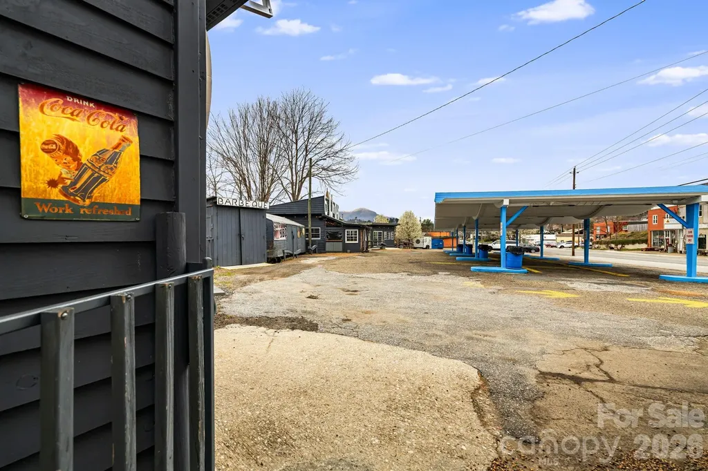 670 Oak Avenue Spruce Pine NC 28777