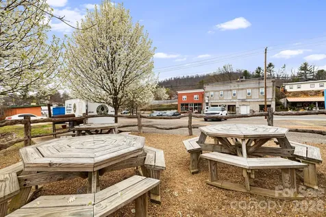 670 Oak Avenue Spruce Pine NC 28777