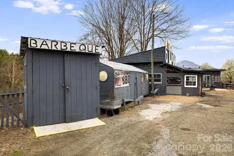670 Oak Avenue Spruce Pine NC 28777