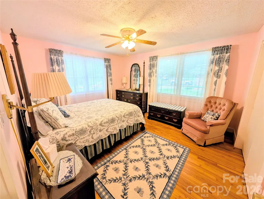 1014 SW Wright Street SW Lenoir NC 28645