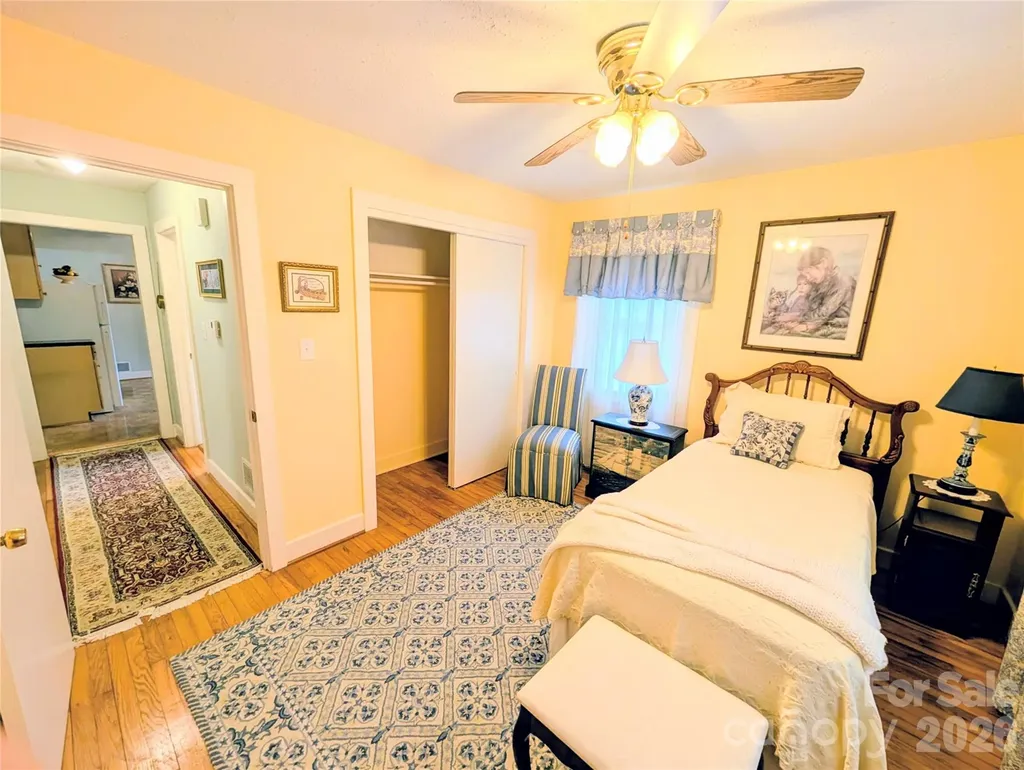 1014 SW Wright Street SW Lenoir NC 28645