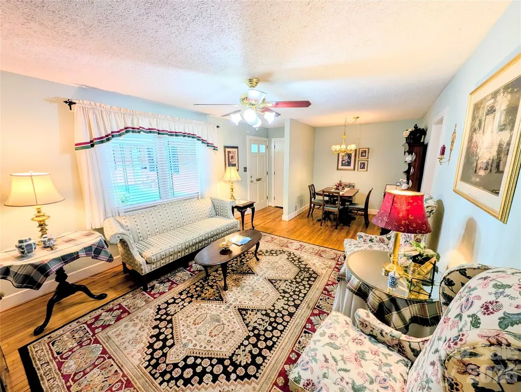 1014 SW Wright Street SW Lenoir NC 28645