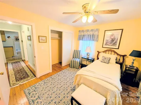 1014 SW Wright Street SW Lenoir NC 28645