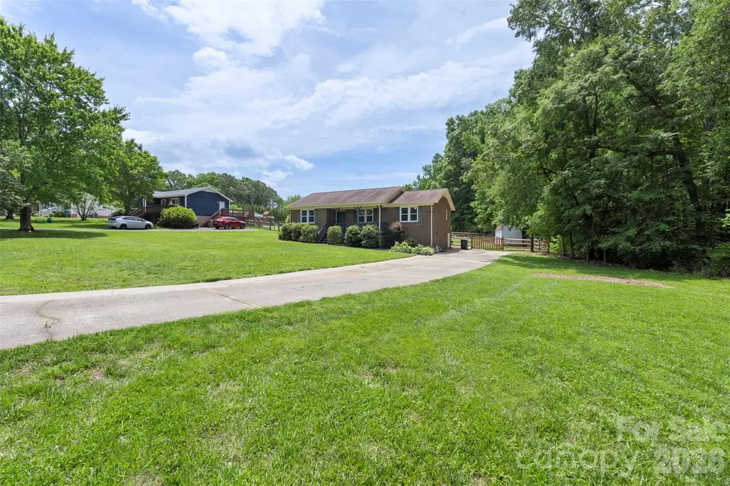 2201 Bow Brook Trail Matthews NC 28104