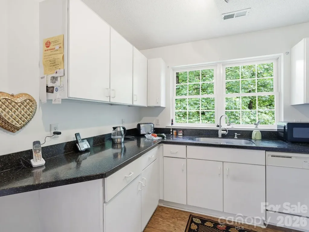 135 Ewarts Pond Road Hendersonville NC 28739