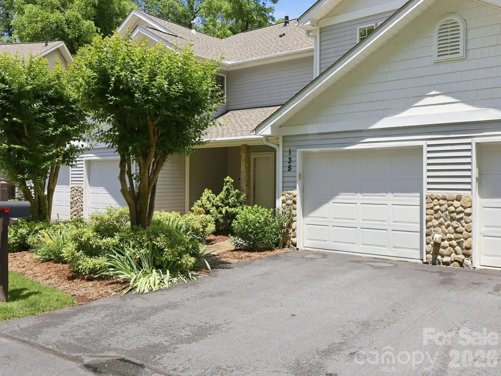 135 Ewarts Pond Road Hendersonville NC 28739