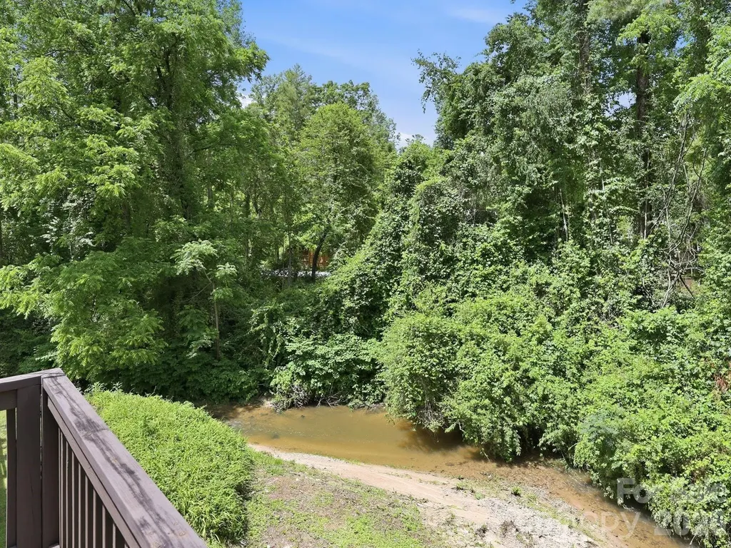 135 Ewarts Pond Road Hendersonville NC 28739