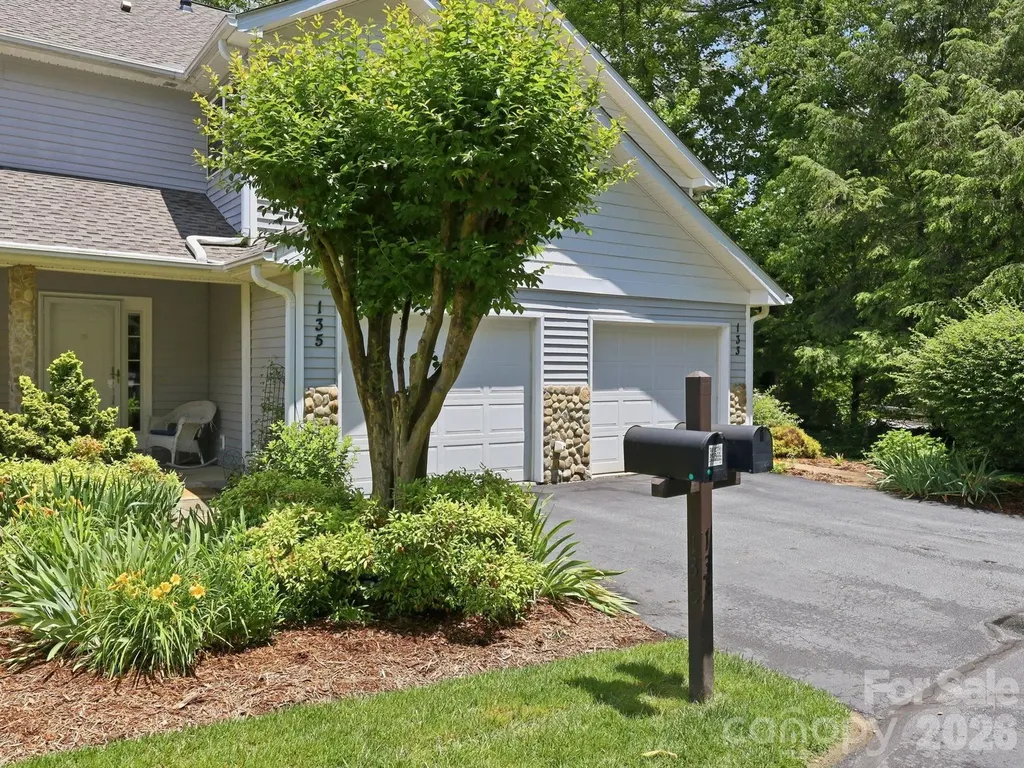 135 Ewarts Pond Road Hendersonville NC 28739