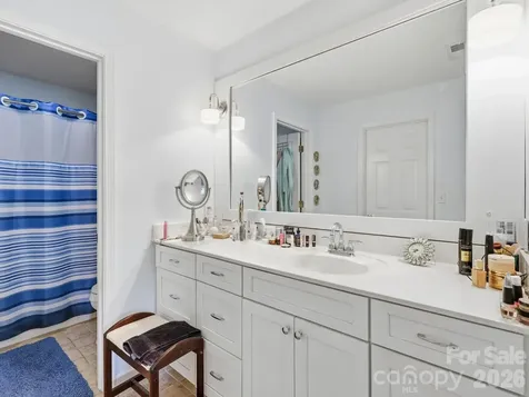 135 Ewarts Pond Road Hendersonville NC 28739