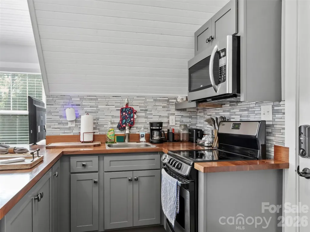 5 Fieldtop Lane Arden NC 28704