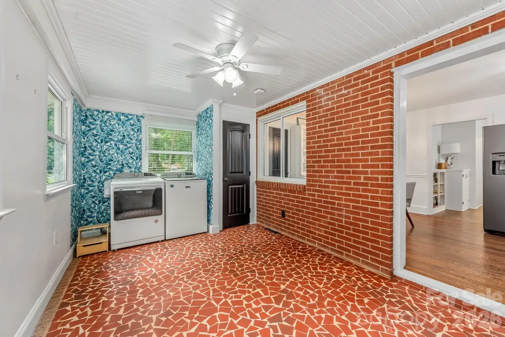 3227 Driftwood Drive Charlotte NC 28205