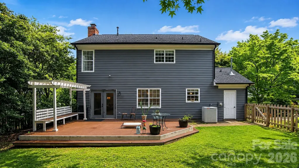 6901 Daerwood Place Charlotte NC 28215