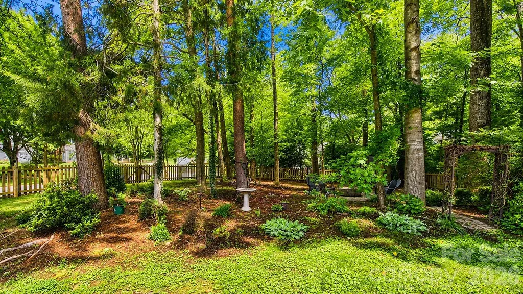 6901 Daerwood Place Charlotte NC 28215