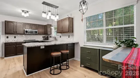 6901 Daerwood Place Charlotte NC 28215