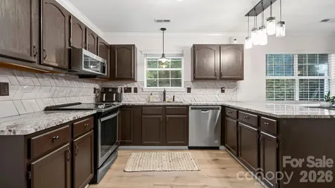 6901 Daerwood Place Charlotte NC 28215
