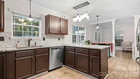6901 Daerwood Place Charlotte NC 28215