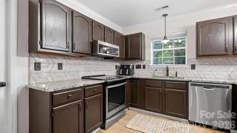 6901 Daerwood Place Charlotte NC 28215
