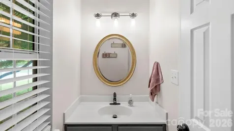6901 Daerwood Place Charlotte NC 28215