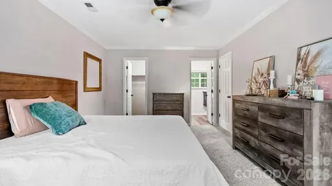 6901 Daerwood Place Charlotte NC 28215