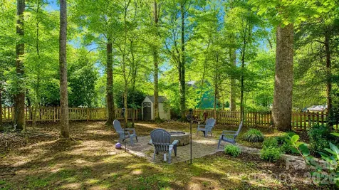 6901 Daerwood Place Charlotte NC 28215