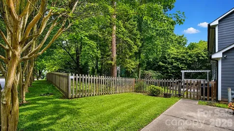 6901 Daerwood Place Charlotte NC 28215
