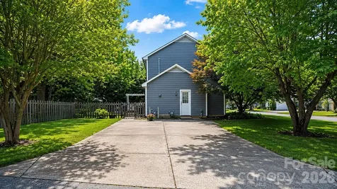 6901 Daerwood Place Charlotte NC 28215