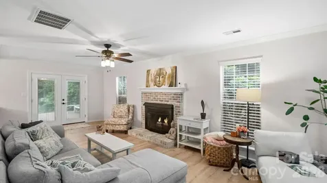 6901 Daerwood Place Charlotte NC 28215