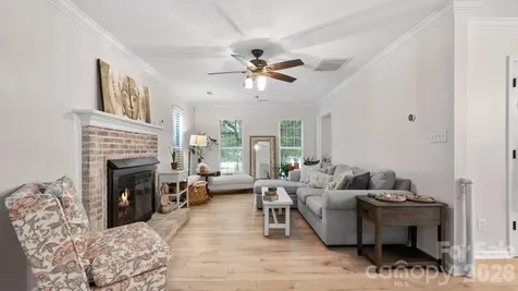 6901 Daerwood Place Charlotte NC 28215
