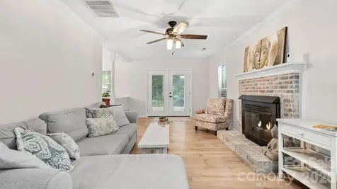 6901 Daerwood Place Charlotte NC 28215